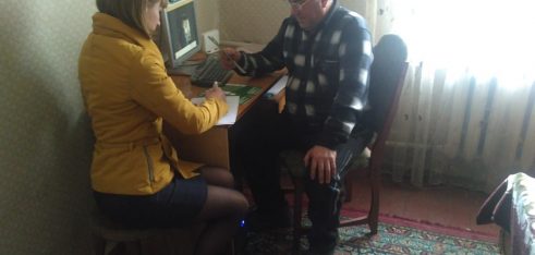 Фахівці Народицького бюро правової допомоги консультують громадян на дому