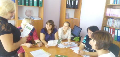 «Наше головне завдання – створити комфортні умови перебування дітей-сиріт у їх нових родинах», – під час круглого столу відмітили працівники Романівського бюро правової допомоги