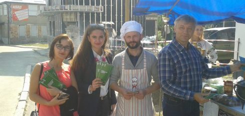 Коростенський МЦ провів вуличне інформування в рамках реалізації проекту “Я маю право”, приурочене святкуванню “Дня деруна”