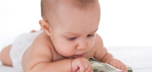 Як сплачуються аліменти на утримання неповнолітньої дитини?