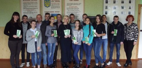 Фахівці Бердичівського місцевого центру з надання БВПД ознайомилися з судженнями учнів про право та роз`яснювали аспекти отримання безоплатної правової допомоги