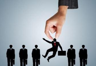 Переважне право на залишення на роботі при звільненні у зв’язку з скороченням чисельності або штату працівників