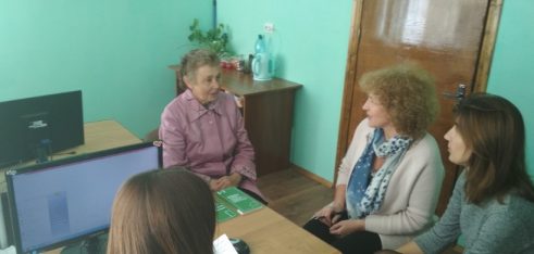 Спільне консультування громадян фахівцями місцевих центрів, державними реєстраторами, нотаріусами та адвокатами, що співпрацюють з системою безоплатної правової допомоги