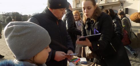 В Ужгороді відбувся флеш-моб проти насильства
