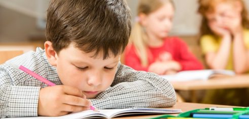 Адвокат домігся поновлення на роботі вчительки та компенсації за завдану їй наклепом моральну шкоду