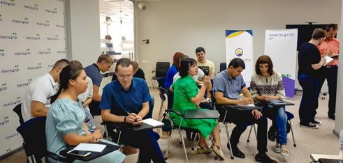 На базі Харківського правового клубу PRAVOKATOR обговорювали шляхи покращення надання правових консультацій телефоном