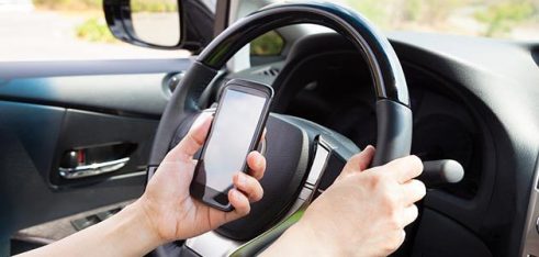 Який штраф можна отримати розмовляючи по телефону за кермом? – консультує Регіональний центр з надання БВПД