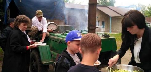 Чернівчани безкоштовно смакували козацькі страви