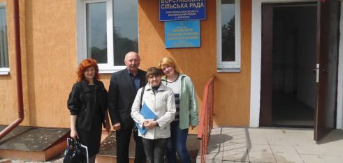 Чи можна отримати інформацію про зарплату працівників апарату сільської ради? Консультація фахівця бюро