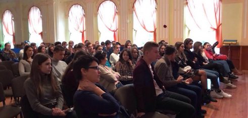 Фахівці місцевого центру завітали з уроком права до вихованців освітніх закладів Тернополя