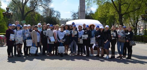 Мобільний пункт консультування працював на центральній площі міста Тернополя