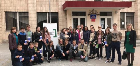 В Тернополі школярів вчили виходити зі складних життєвих ситуацій на практиці