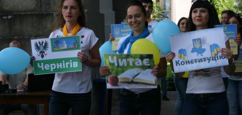 Працівники Чернігівського місцевого центру взяли участь у правопросвітницьких заходах з нагоди Дня Конституції України
