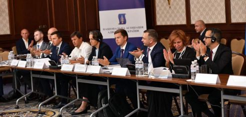 Авторитет адвокатури постійно зростає за рахунок виконання соціальної функції в суспільстві – надання правової допомоги найбільш соціально незахищеним клієнтам