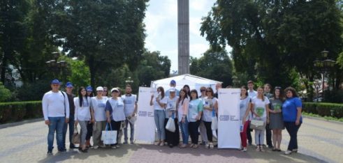 Мобільний пункт консультування працював на центральній площі міста Тернополя