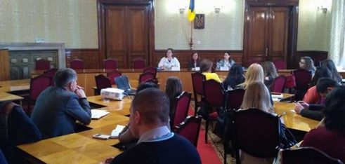 Чиновники порушують закон і самі себе преміюють