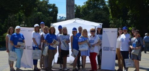 Мобільний пункт консультування працював на центральній площі міста Тернополя