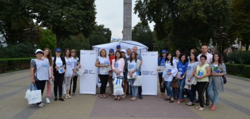 Мобільний пункт консультування працював на центральній площі міста Тернополя