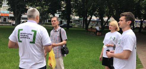 З нагоди Дня Конституції працівники Чернігівського місцевого центру провели заходи щодо інформування з основоположними правами та свободами