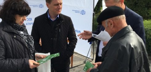 Мобільний інформаційний пункт завітав у місто Шумськ та село Великі Дедеркали