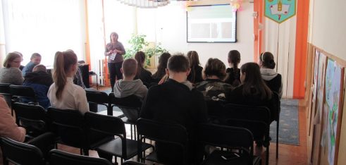 Школярів вчили розрізняти булінг і нейтральні коментарі чи поради