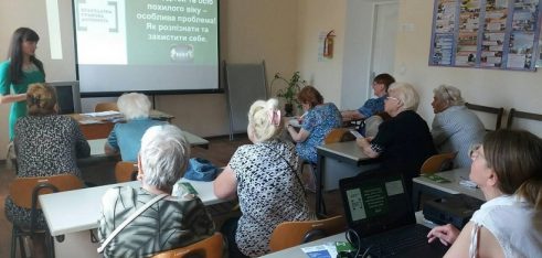 Слухачам «Університету третього віку» розповіли про те, як розпізнати та захистити себе від насильства