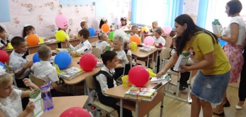 Гола Пристань: книжки та подарункові набори з логотипом «БВПД» отримали сьогодні першачки