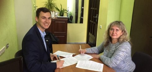 Взаємодіяти заради захисту прав біженців та шукачів притулку