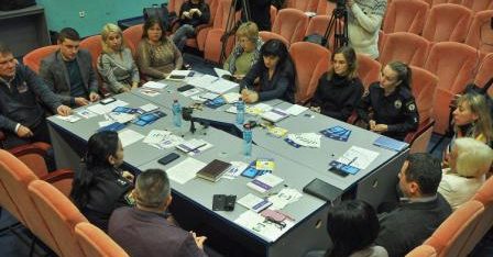 Як протидіяти домашньому насильству говорили учасники круглого столу