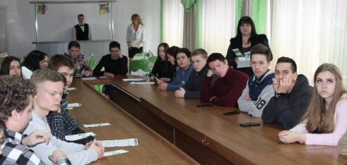 Про глобальні проблеми сучасності говорили в Херсонському вищому професійному комерційному училищі