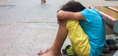 Відповідальність за втягнення дітей до жебракування